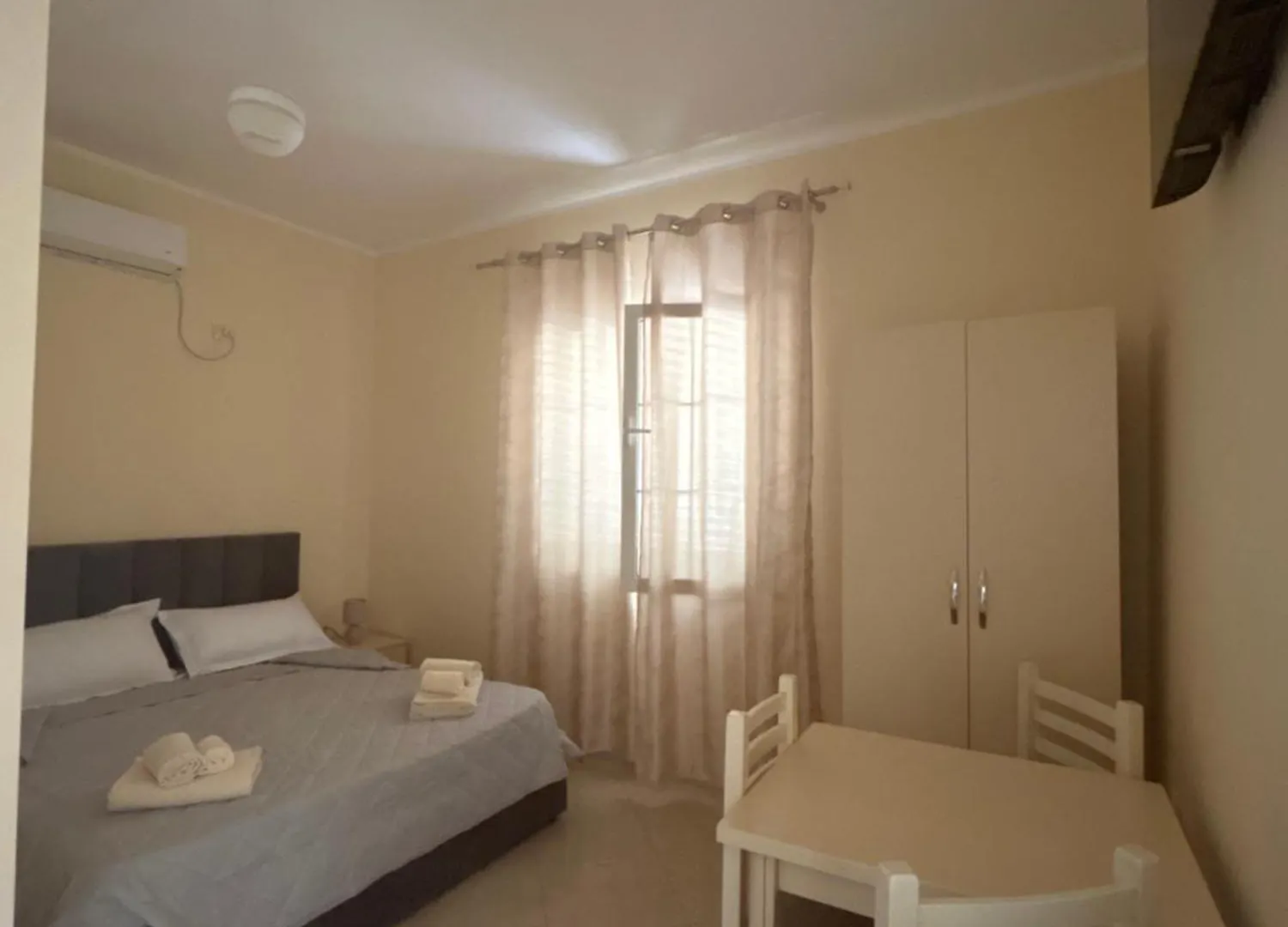 Bed and breakfast Rest House Vlorë