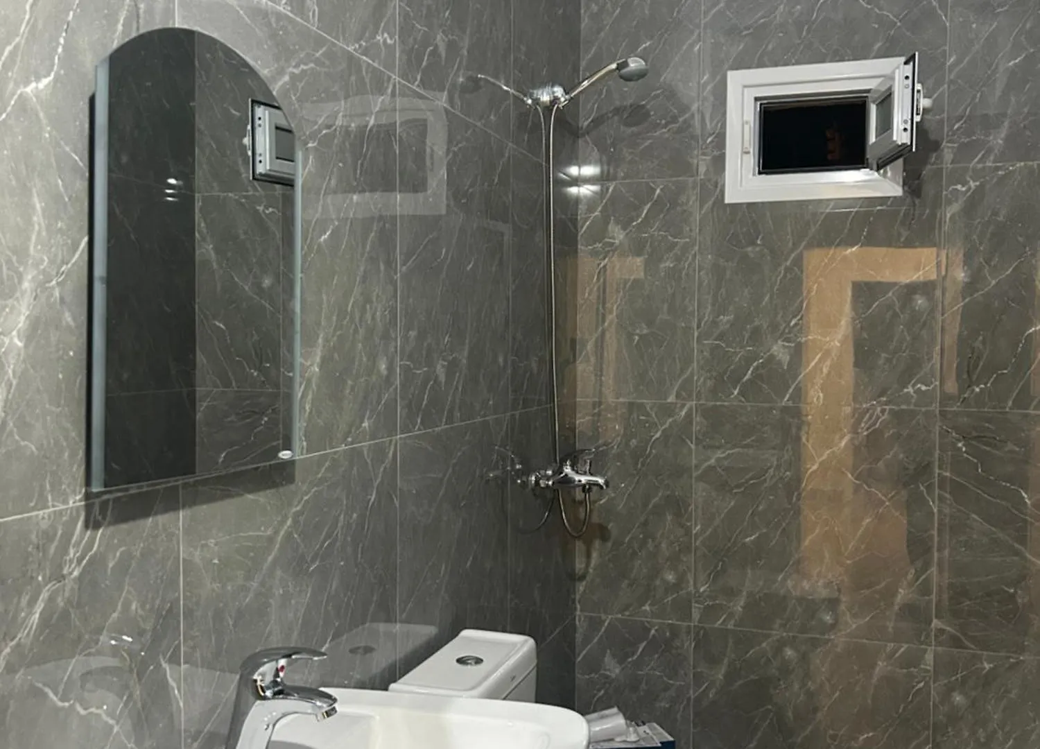 Rest House Vlorë Bed and breakfast